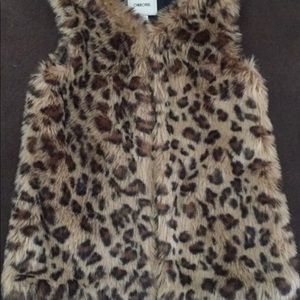 Fuzzy leopard print vest.
